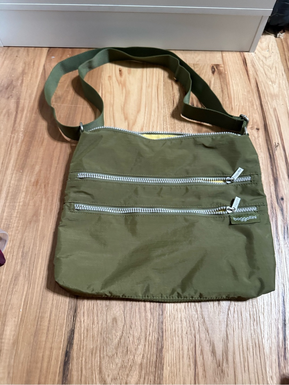 Baggallini Olive Green Nylon Crossbody Messenger Bag